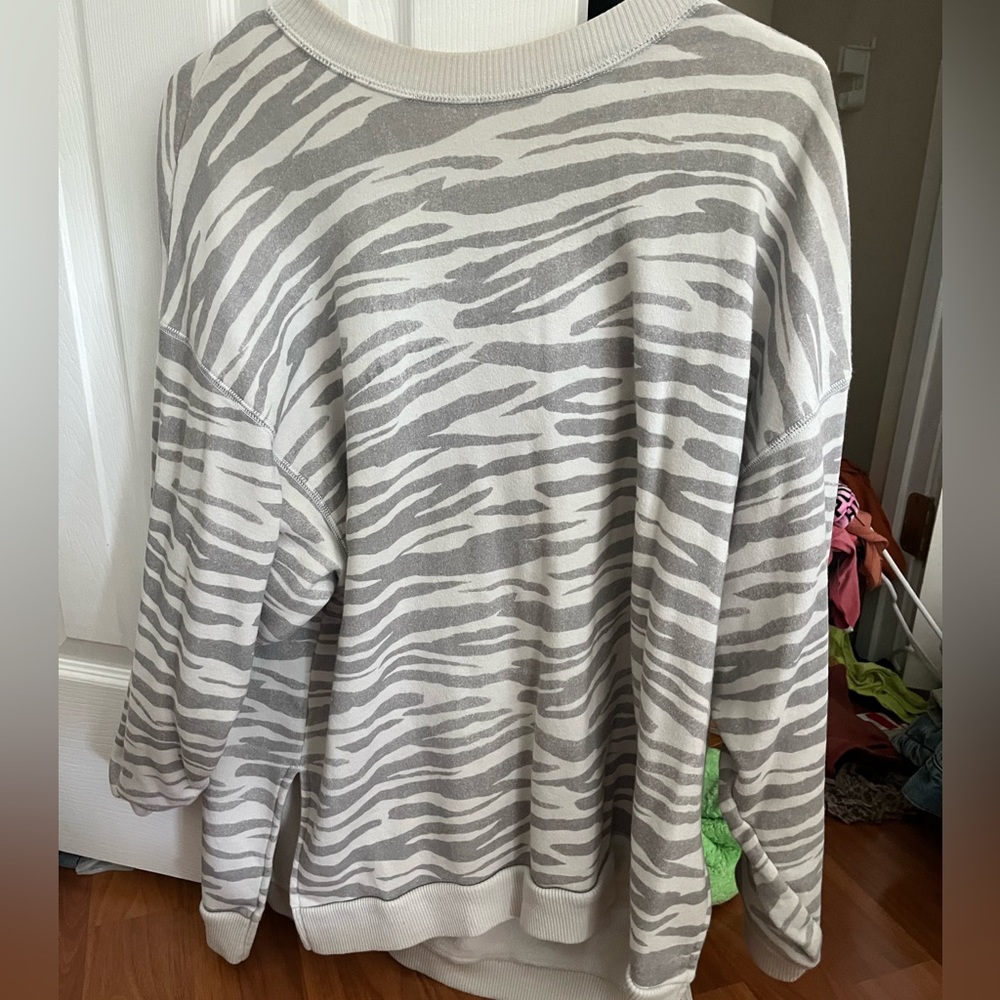 Aerie Crewneck zebra